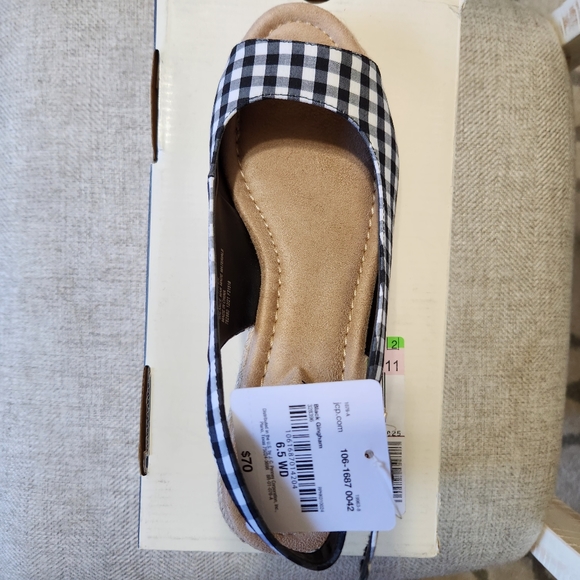 St. John's bay black wedges. Size 6.5 W. - Picture 4 of 8